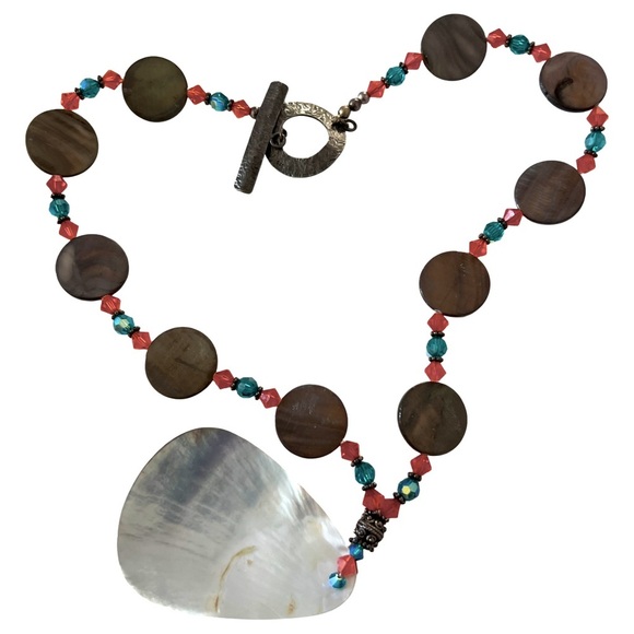 Sea Shell Pendant Beaded Necklace - Picture 4 of 5